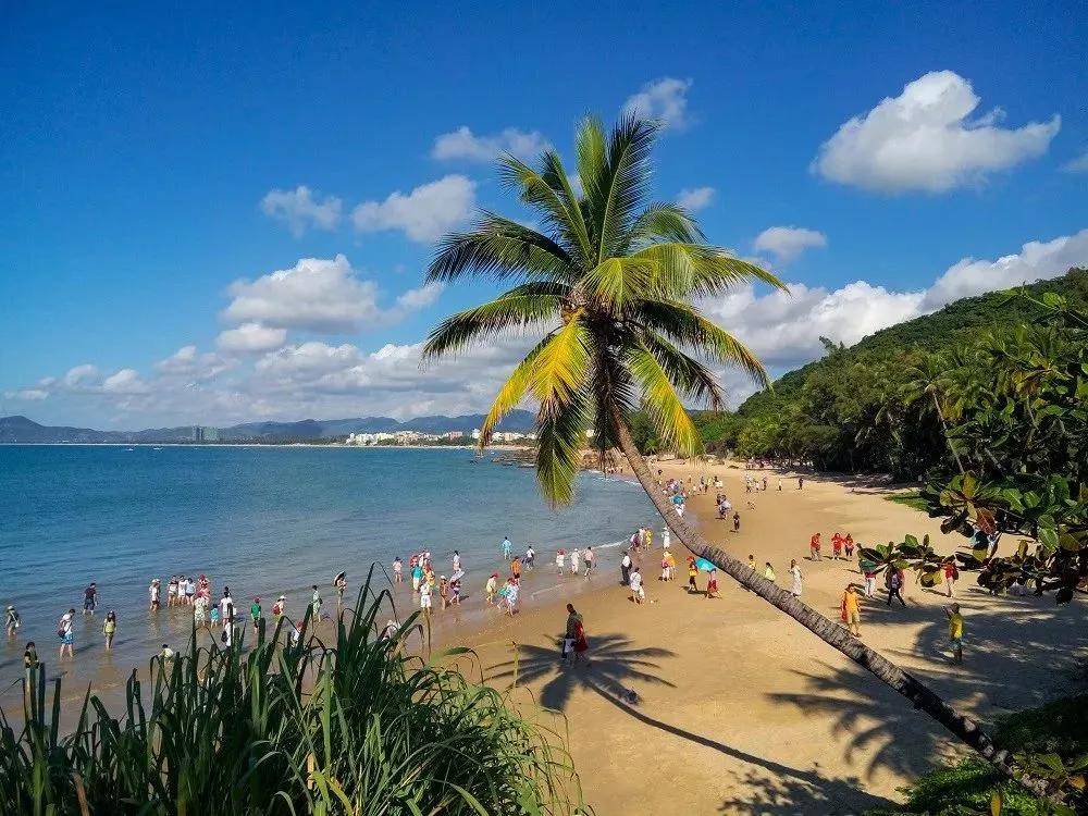 海南地理、经济与文化发展综合研究概览